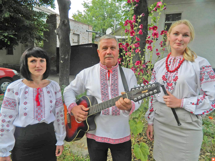 Вокальне тріо у складі Віти Діденко, Михайла Кобеняка і Марини Сіманайть полонило серця слухачів. Фото з сайту viche.ck.ua